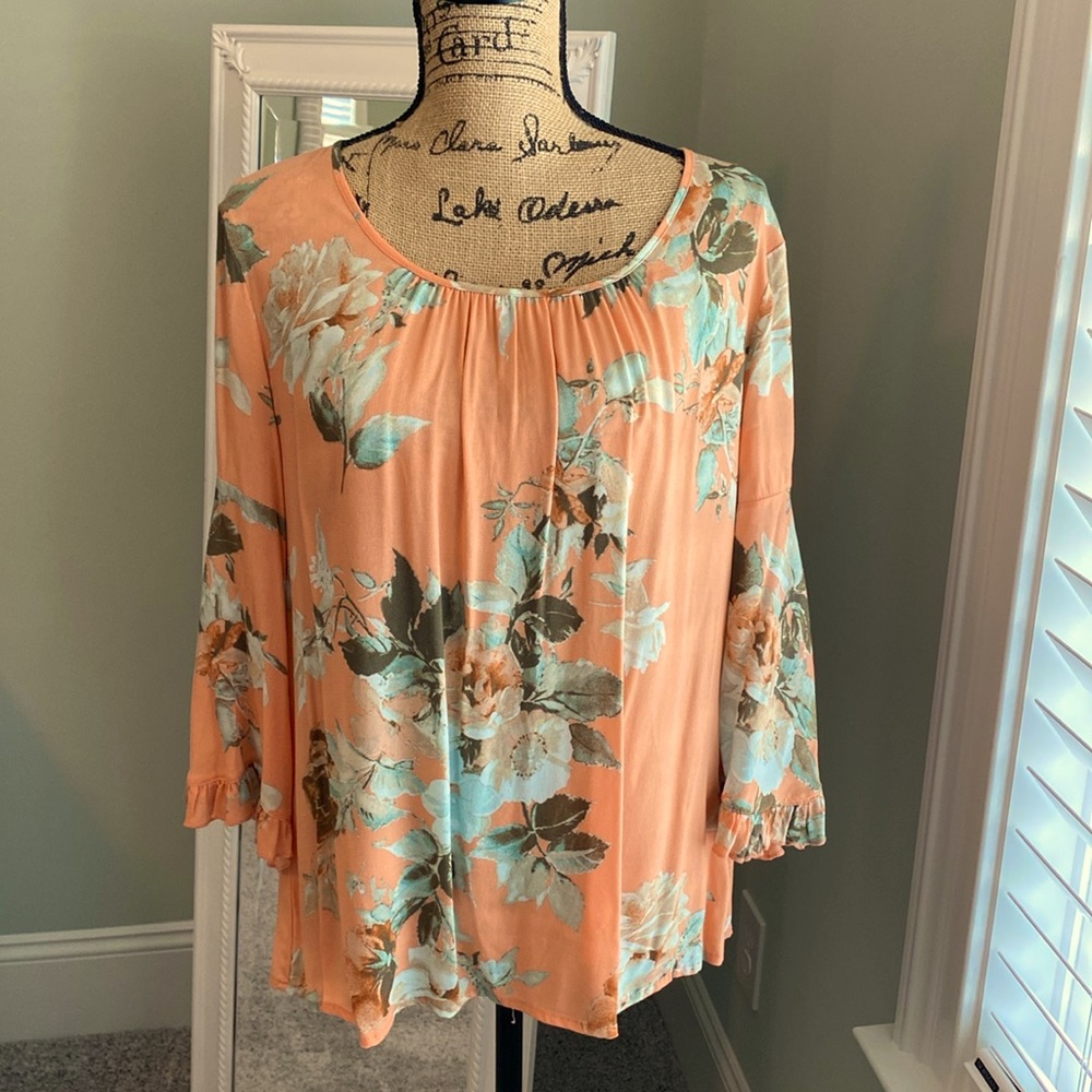Coco + Jaimeson Top, floral top, size M.